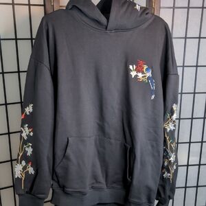 NIEPCE INC. Bird And Flowers Embroidered Black Hoodie